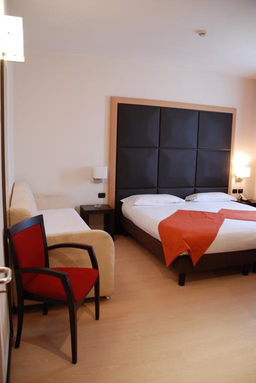 Hotel Metropolis ريجّو إيميليا المظهر الخارجي الصورة