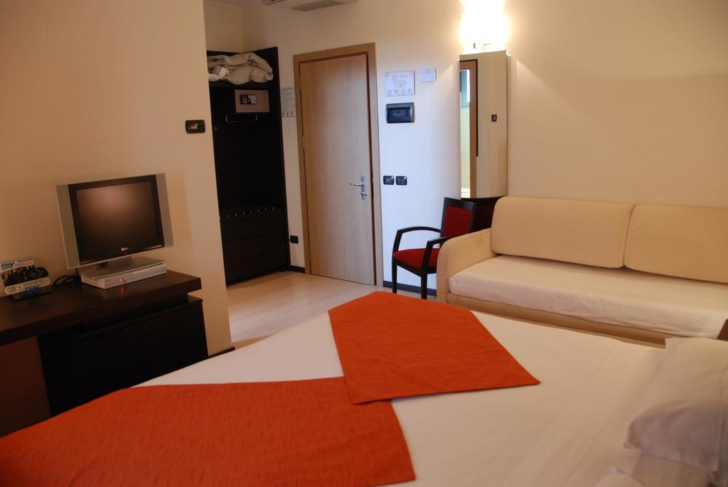 Hotel Metropolis ريجّو إيميليا المظهر الخارجي الصورة